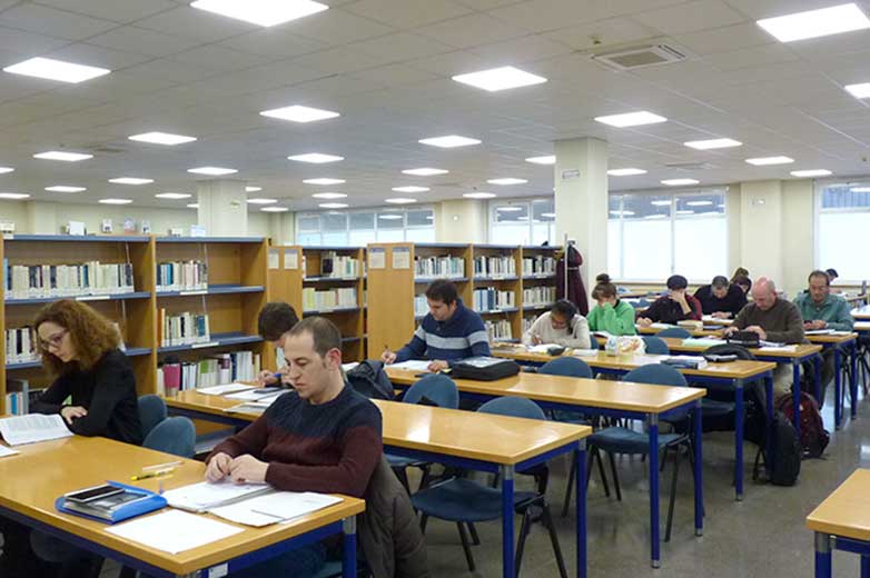 La biblioteca de UNED Pamplona abrirá en Semana Santa los días 23, 24, 25 y 26 de abril