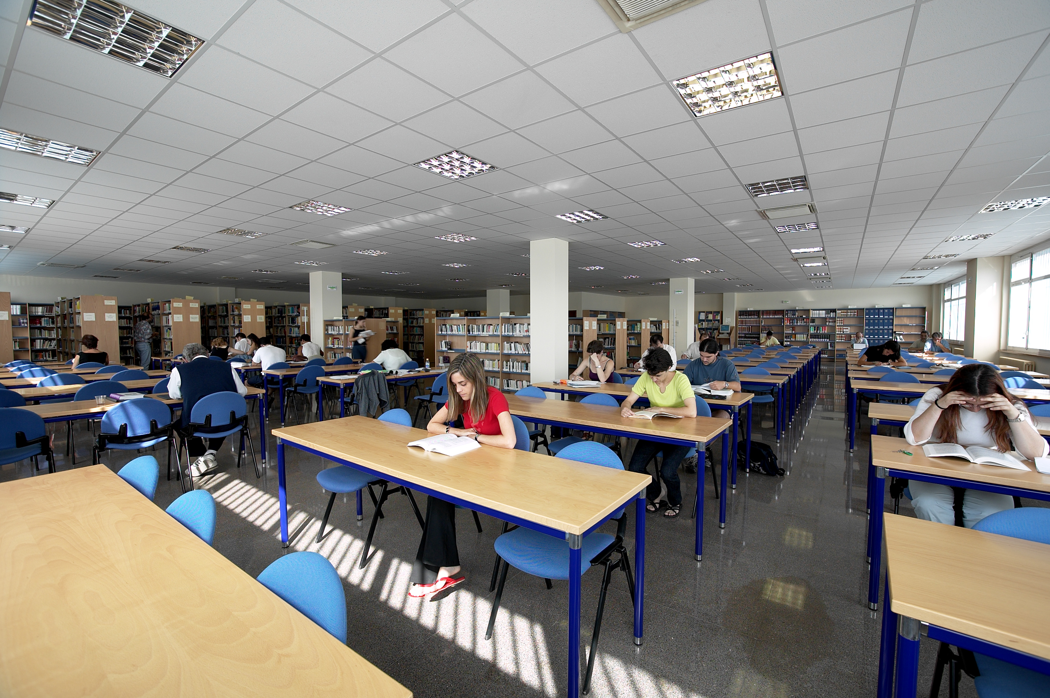 La biblioteca abrirá a partir de hoy también por las tardes